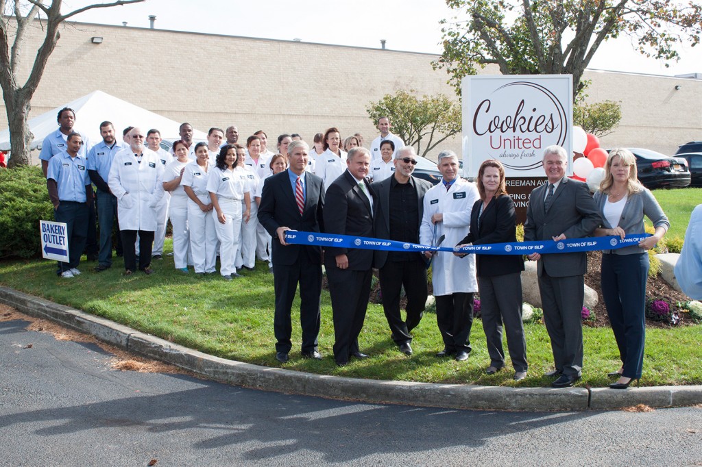 CU_ribbon_cutting_1